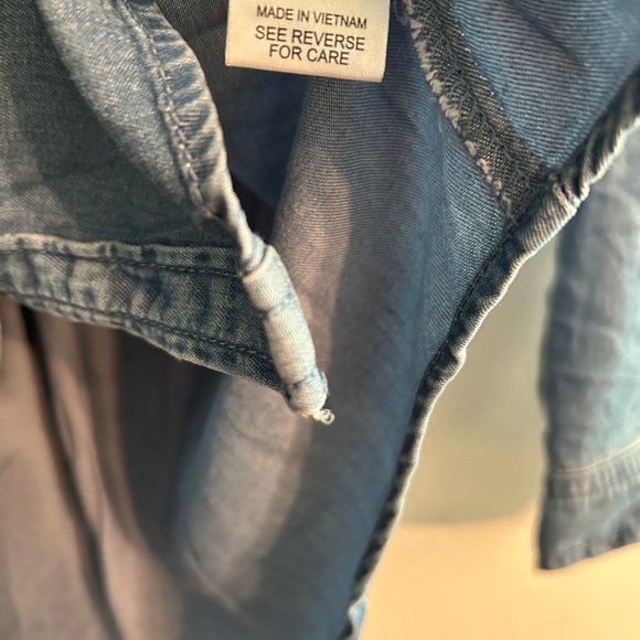 Zenana Chambray Denim style button up shirt XL NWOT - Picture 2 of 5